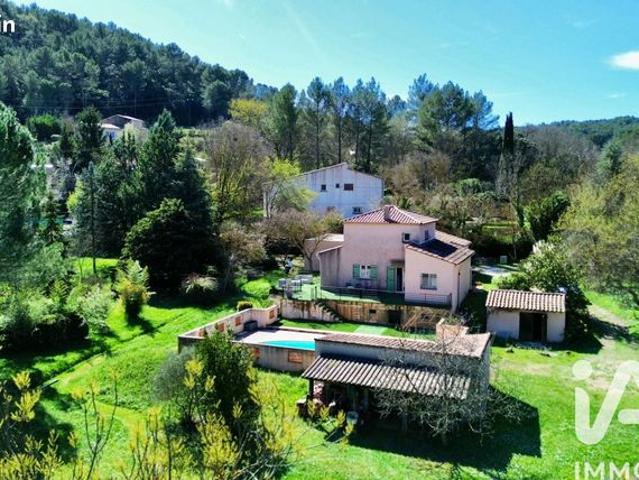 Villa 8 pièces 230 m²