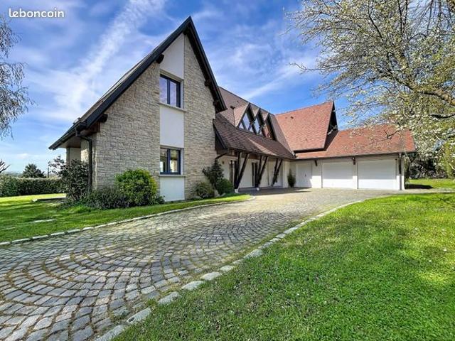 Villa 8 pièces 230 m²