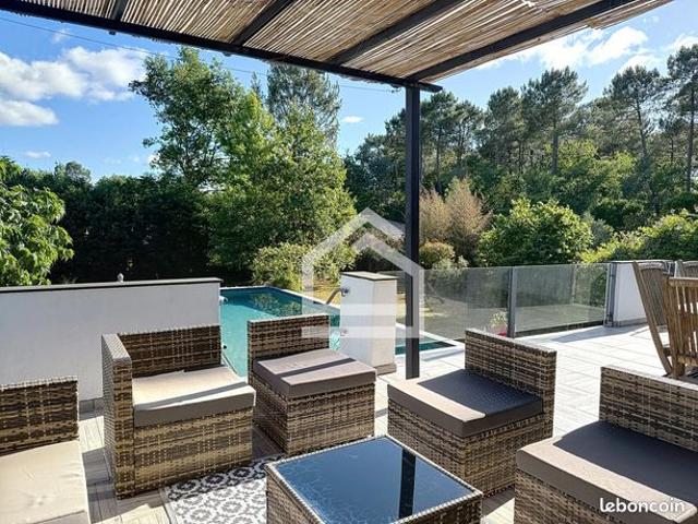 Villa 8 pièces 230 m²
