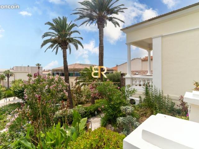 Villa 8 pièces 230 m²