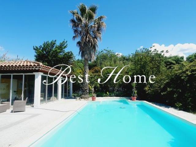 Villa 8 pièces 230 m²