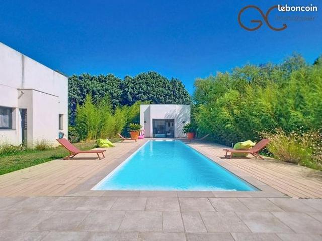 Villa 8 pièces 230 m²