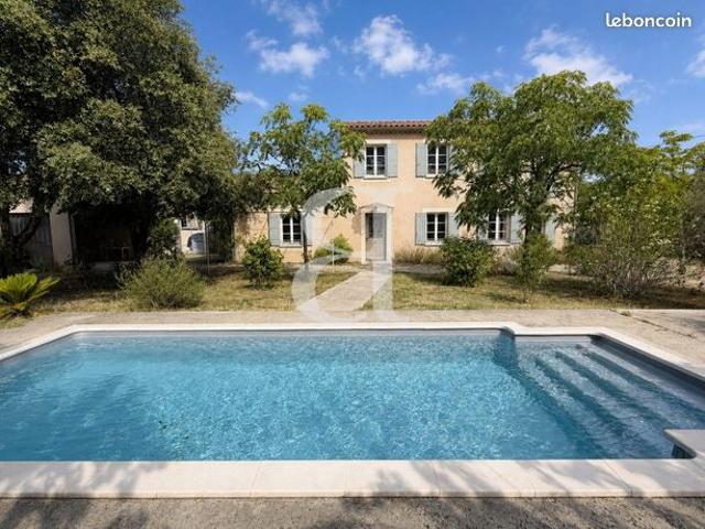 Villa 8 pièces 230 m²