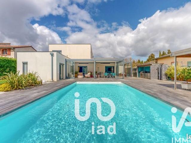 Villa 8 pièces 232 m²