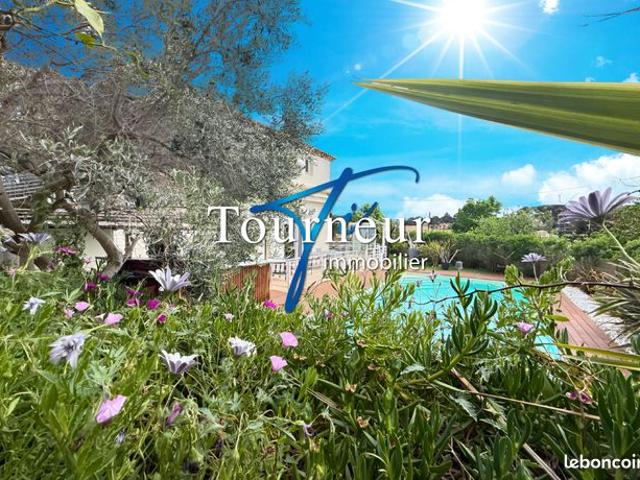 Villa 7 pièces 232 m²