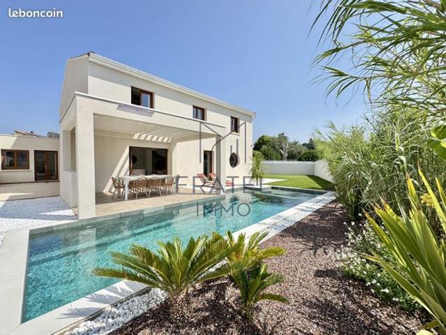 Villa 8 pièces 232 m²