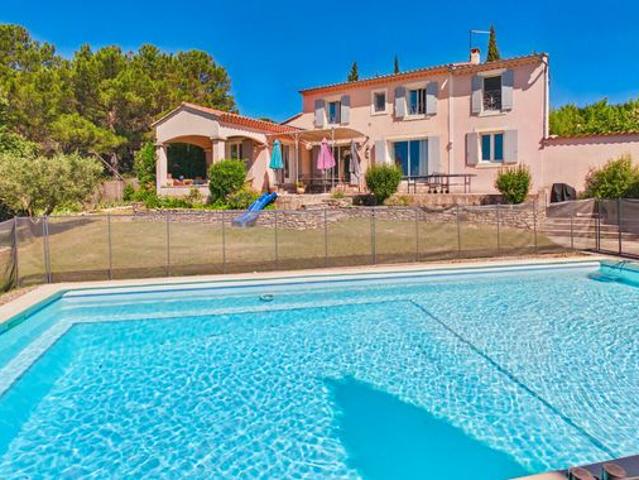 Villa 8 pièces 233 m²