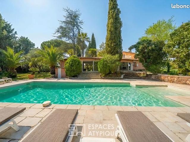 Villa 8 pièces 233 m²