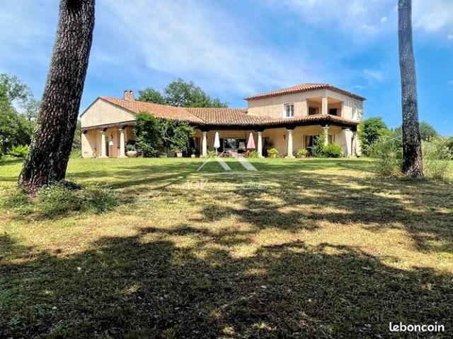 Villa 8 pièces 233 m²