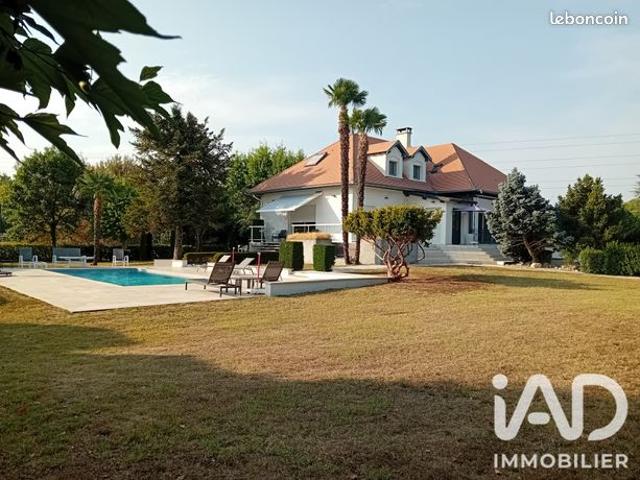 Villa 8 pièces 233 m²