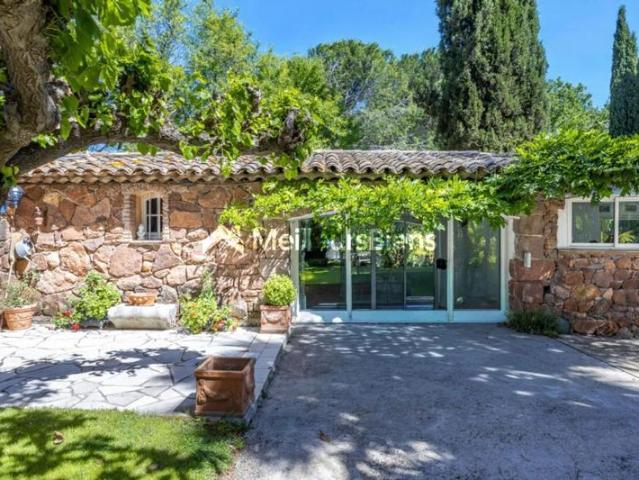 Villa 8 pièces 233 m² avec piscine sur 1 hectare à Roquebrune sur Argens