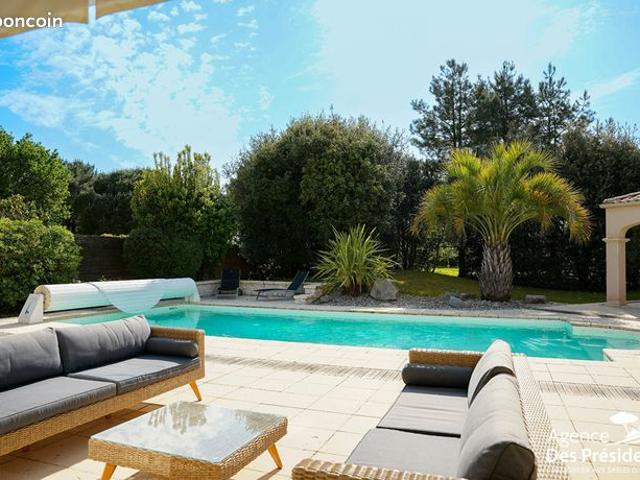 Villa 8 pièces 234 m²