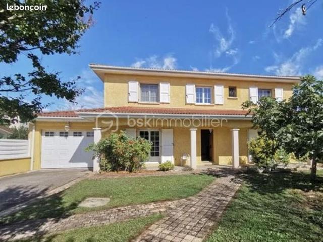Villa 8 pièces 235 m²