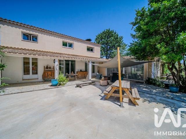Villa 8 pièces 236 m²