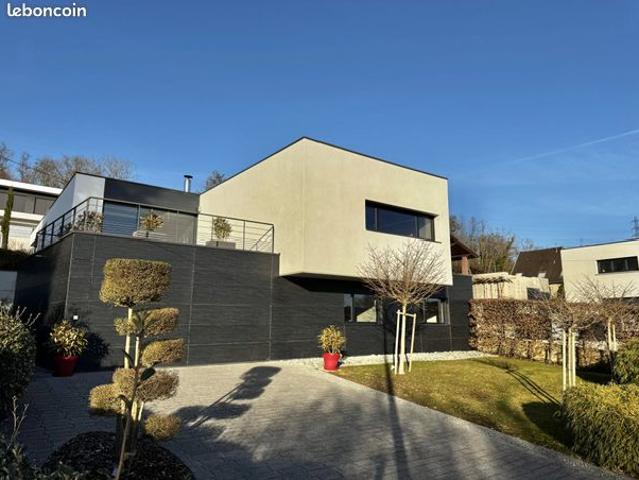 Villa 8 pièces 236 m²
