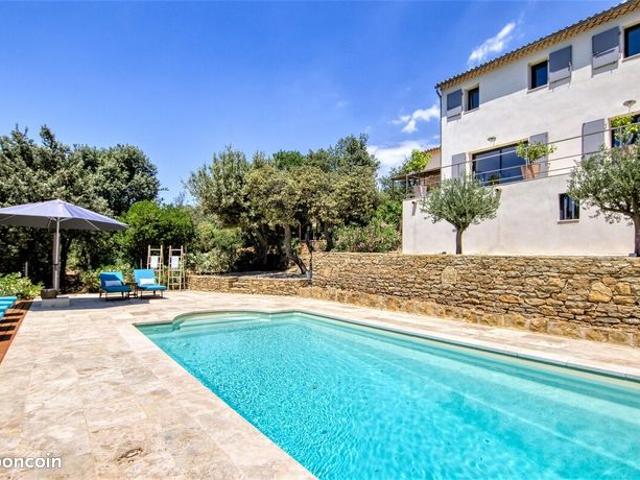 Villa 8 pièces 237 m²