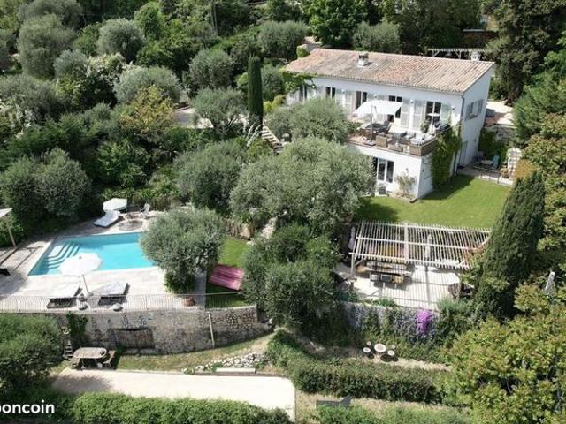 Villa 8 pièces 237 m²
