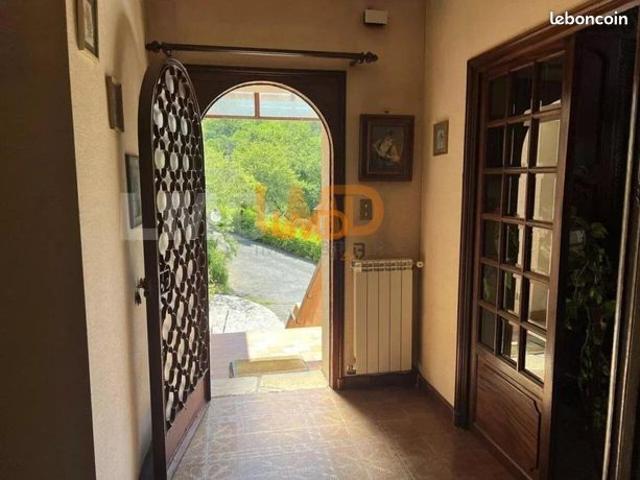 Villa 8 pièces 237 m²