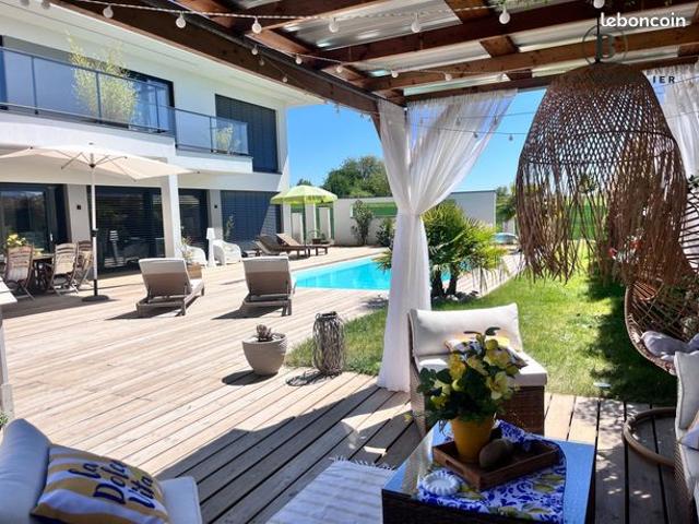Villa 8 pièces 237 m²