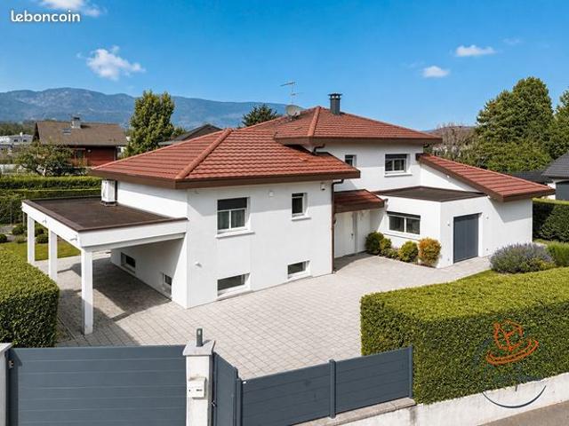 Villa 8 pièces 238 m²