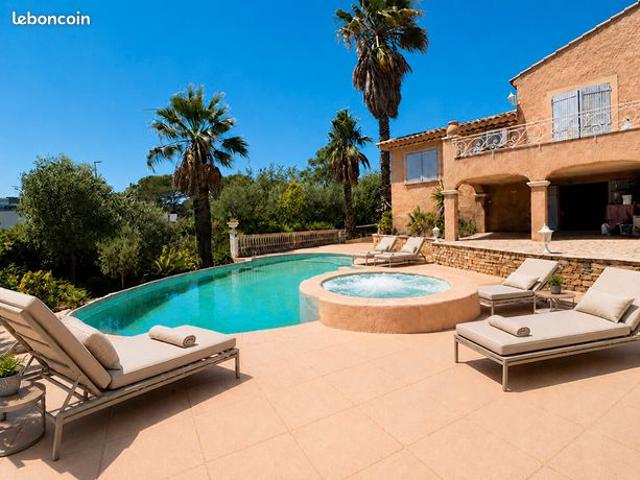 Villa 8 pièces 238 m²
