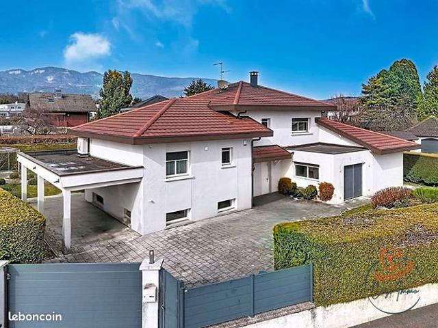 Villa 8 pièces 238 m²