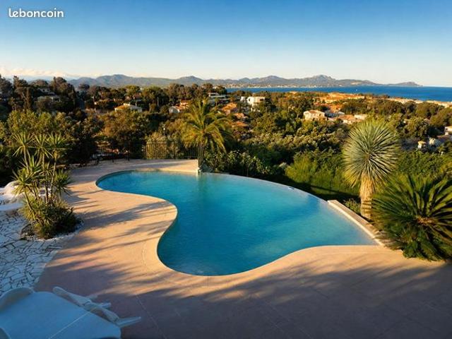 Villa 8 pièces 240 m²