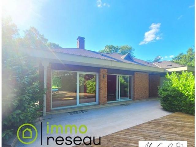 Villa 8 pièces 240 m²