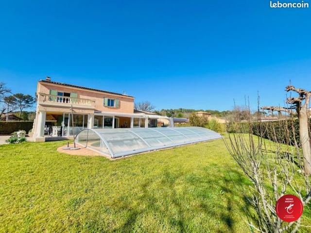 Villa 8 pièces 240 m²