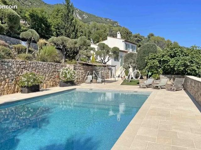 Villa 8 pièces 240 m²