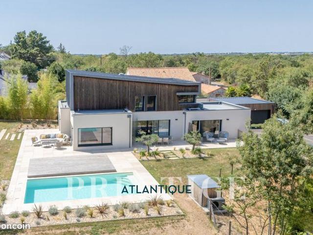 Villa 8 pièces 240 m²