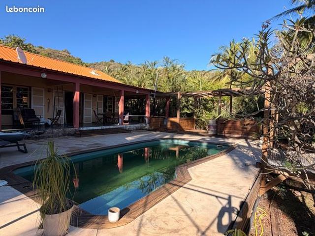 Villa 8 pièces 240 m²