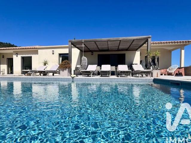 Villa 8 pièces 240 m²