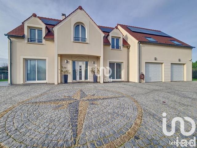 Villa 8 pièces 240 m²