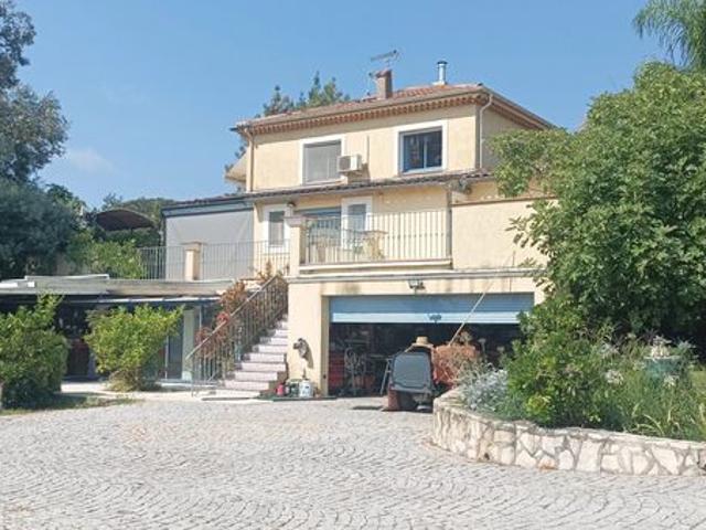 Villa 8 pièces 240 m²