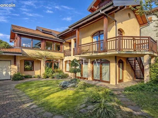Villa 8 pièces 243 m²