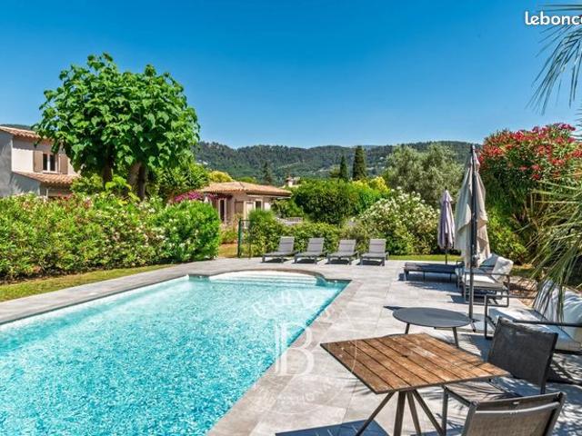 Villa 8 pièces 245 m²