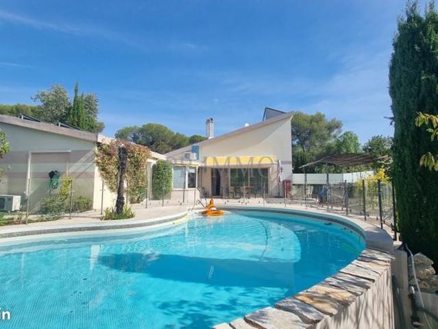 Villa 8 pièces 245 m²