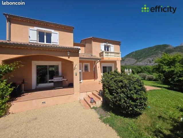 Villa 8 pièces 245 m²