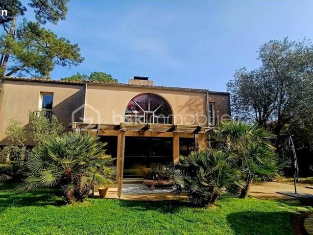 Villa 8 pièces 245 m²