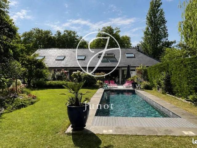 Villa 8 pièces 246 m²