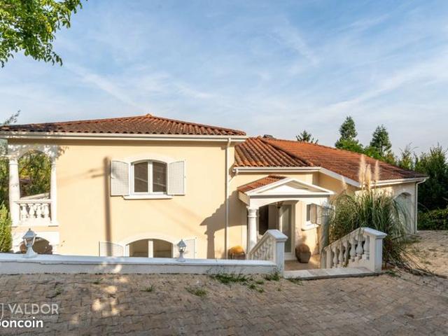 Villa 8 pièces 246 m²