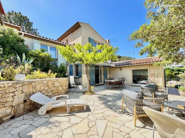 Villa 8 pièces 246 m²
