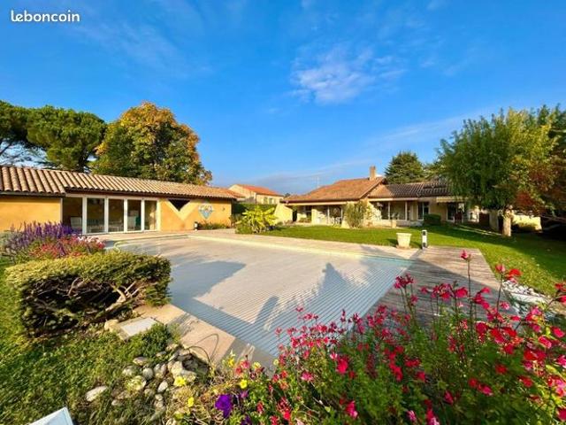 Villa 8 pièces 250 m²