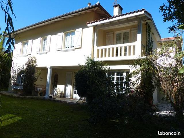 Villa 8 pièces 250 m²