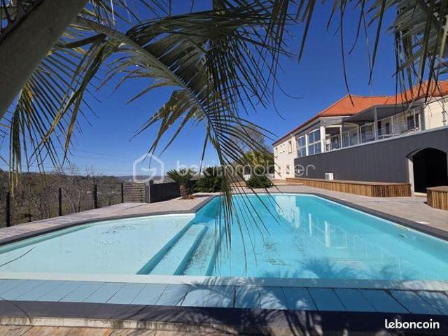 Villa 8 pièces 250 m²