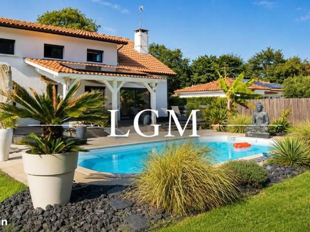 Villa 8 pièces 250 m²