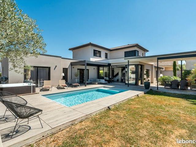 Villa 8 pièces 250 m²