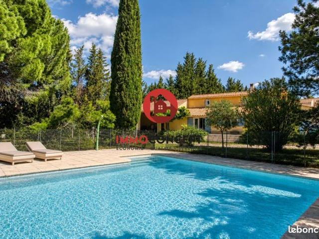 Villa 8 pièces 250 m²