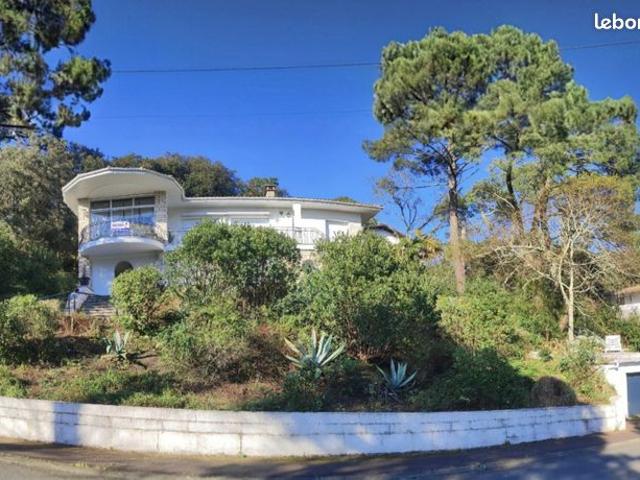 Villa 8 pièces 250 m²